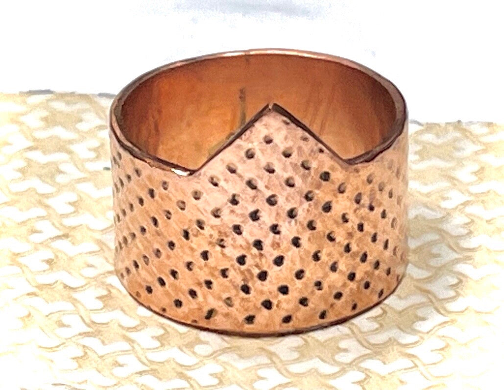 Crown Ring with Mesh Pattern