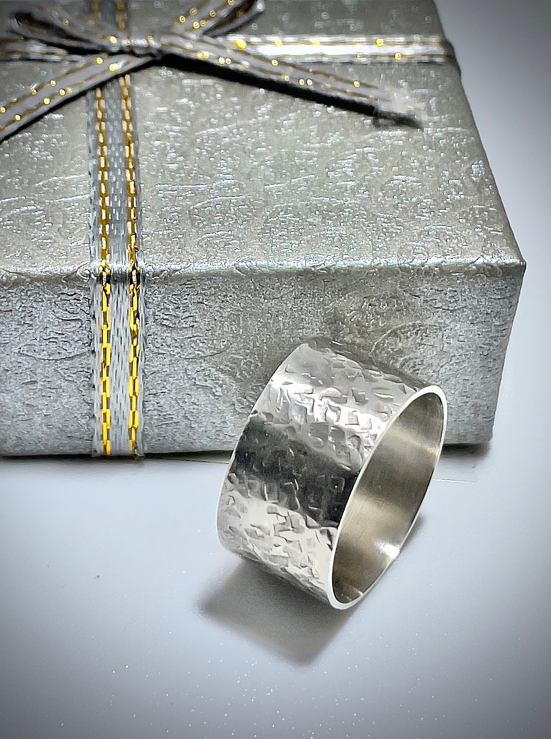 Textured ring band (10mm)