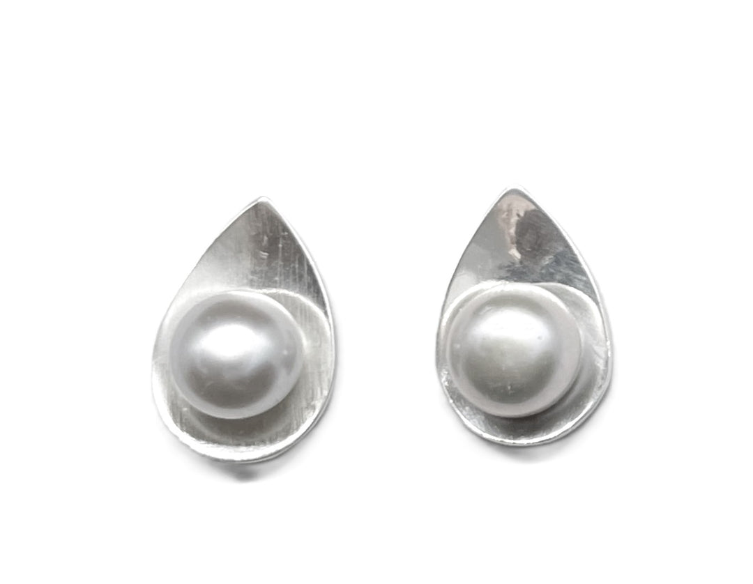 Large Raindrop shaped pearl earrings