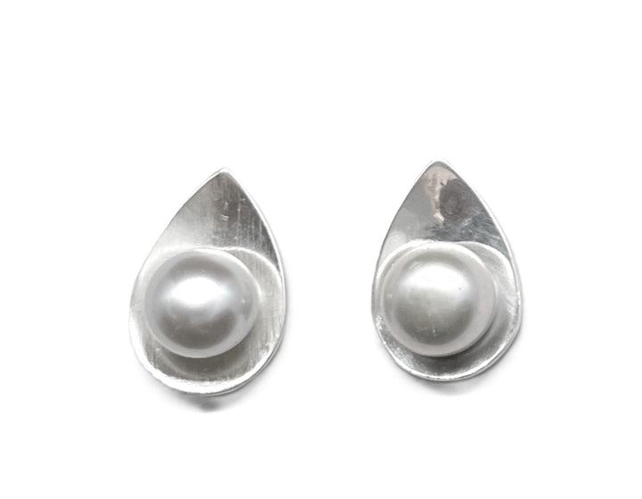 Large Raindrop shaped pearl earrings