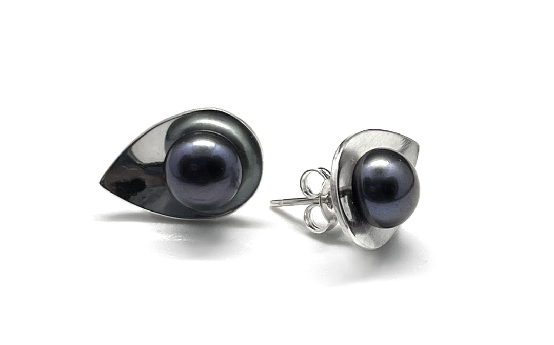 Large Raindrop shaped pearl earrings
